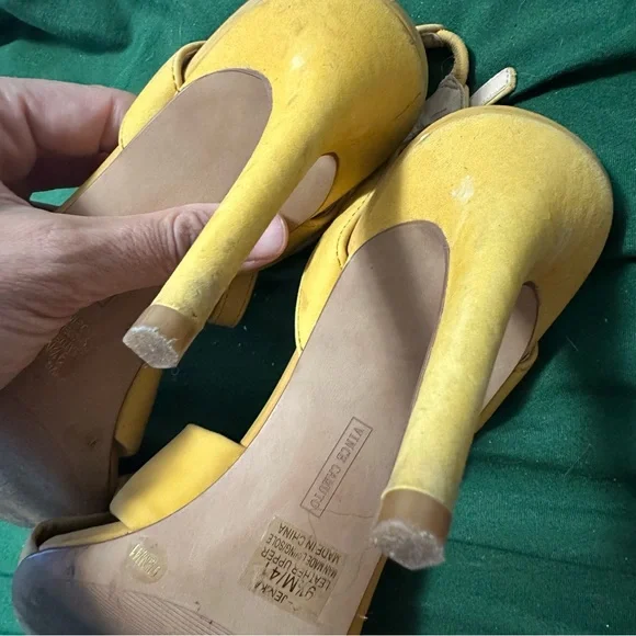 Vince Camuto sandals heels with SIGNS OF WEAR - Picture 4 of 7